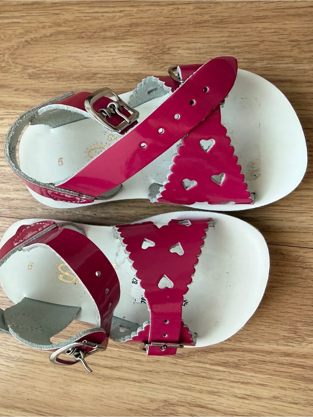 Salt Water Sandals by Hoy Glossy Pink Heart Strap Kids Sandals